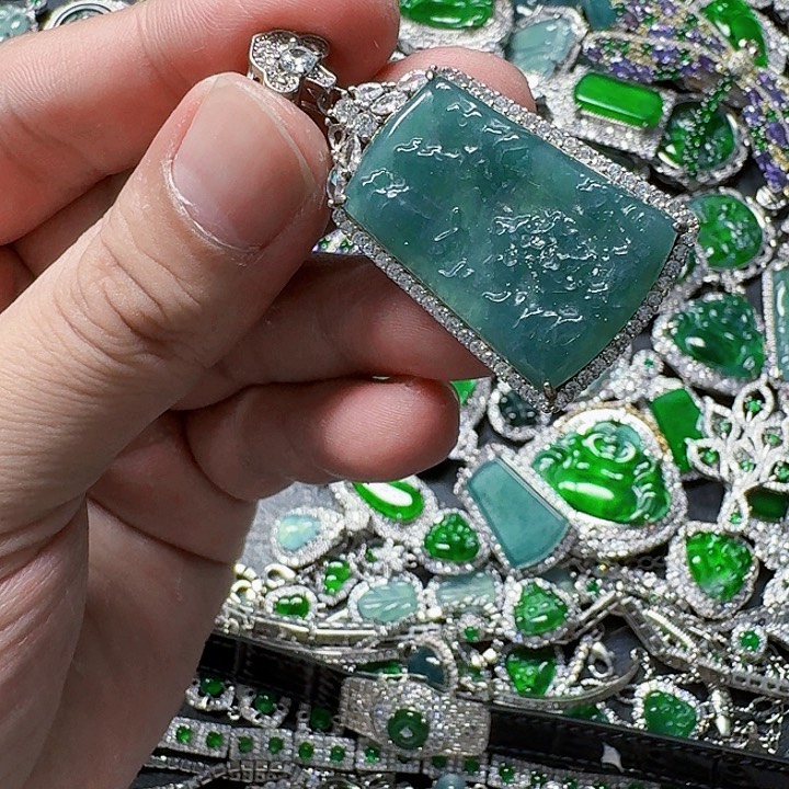 翡翠颈饰未镶嵌天然A货翡翠放漏