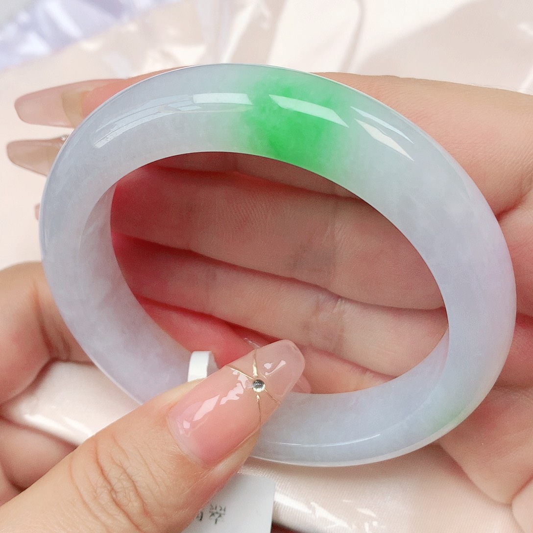 翡翠手镯未镶嵌抖音