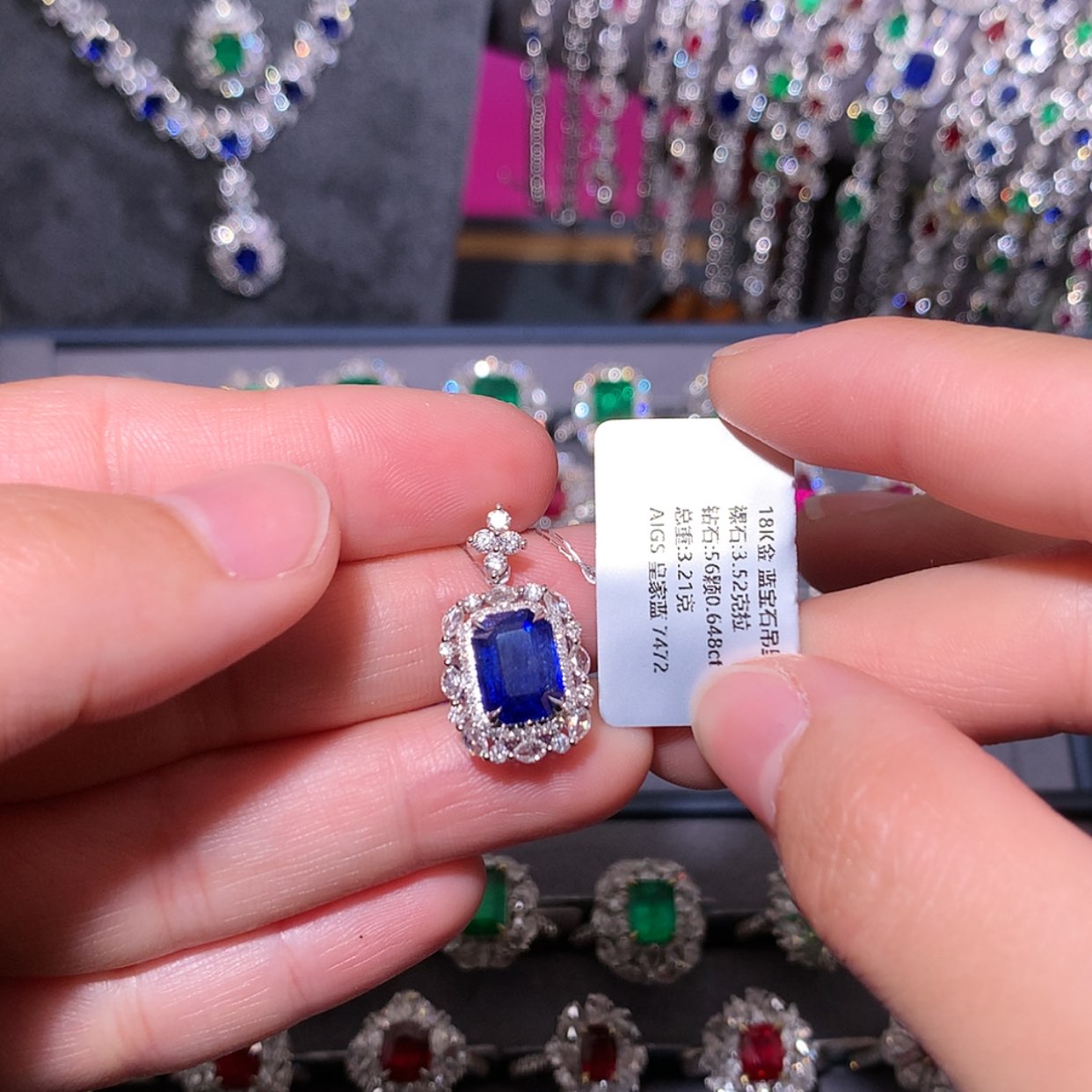 【闪购商品】蓝宝石吊坠18K金镶嵌