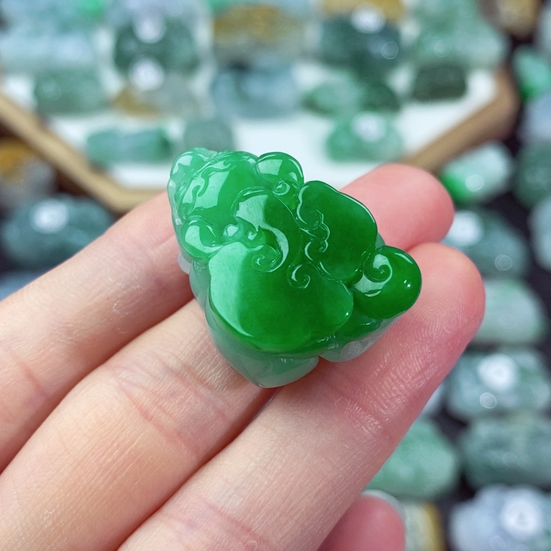 翡翠颈饰未镶嵌天然