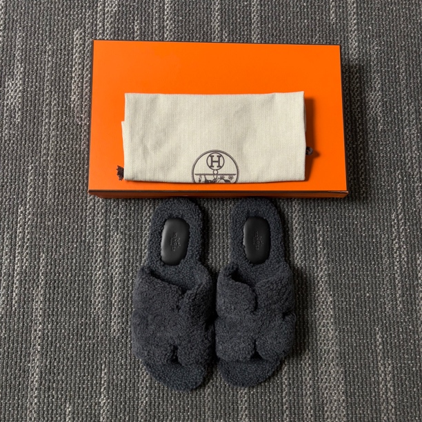 未使用 Hermes/爱马仕 平跟休闲一字拖鞋/44码/9506