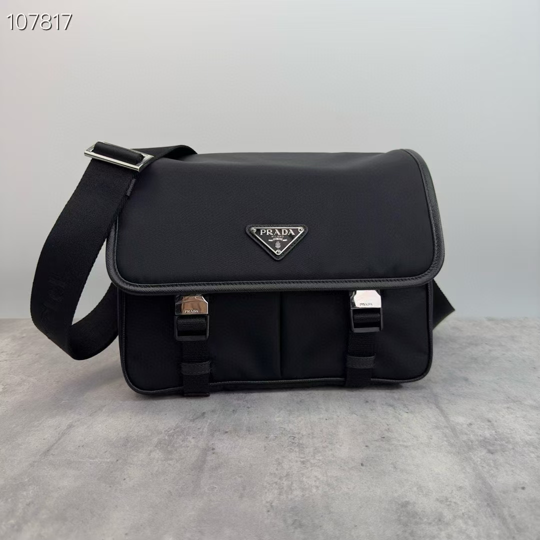 99新 Prada/普拉达 通勤风多功能斜挎包经典款式适合男士使用