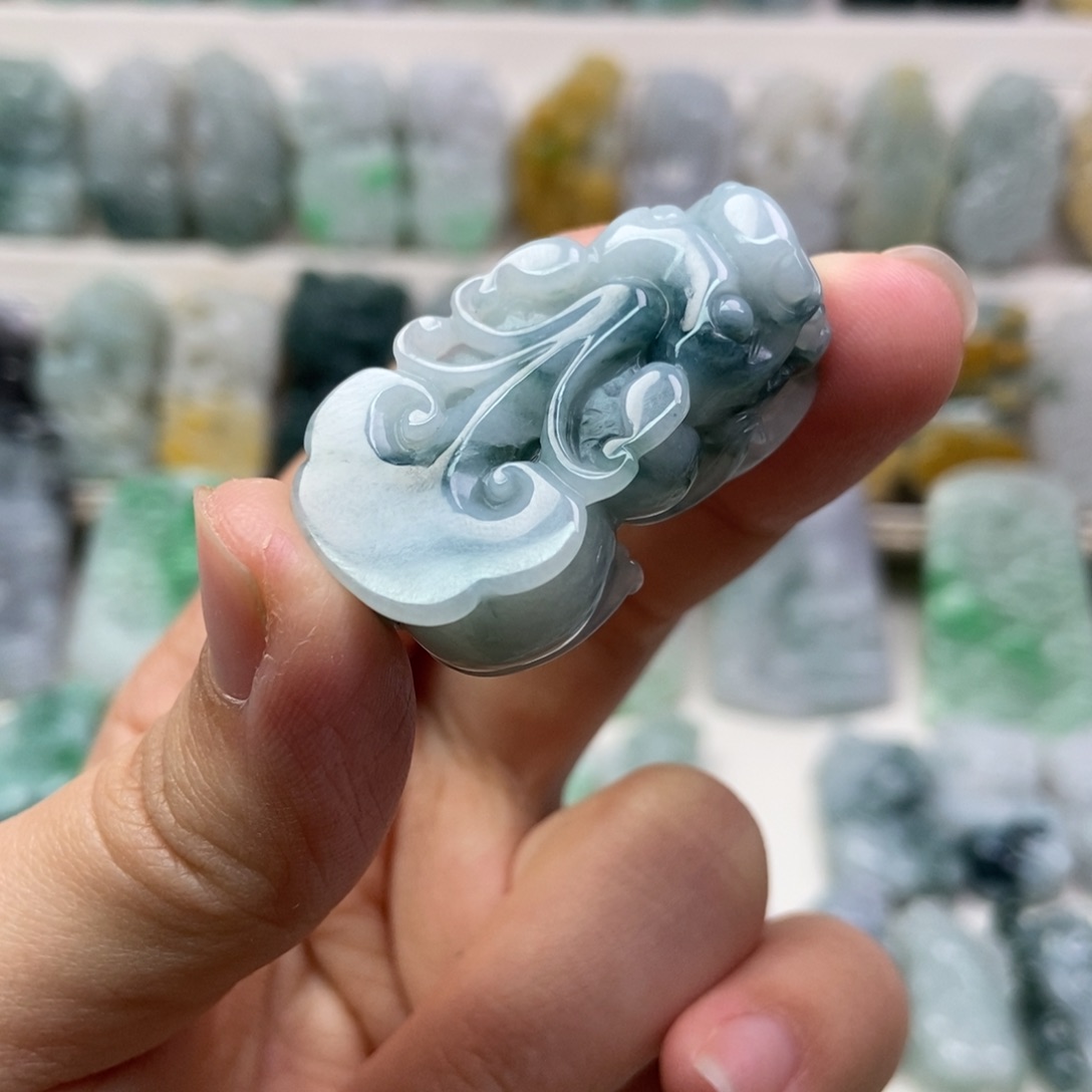 翡翠吊坠(赠链)未镶嵌