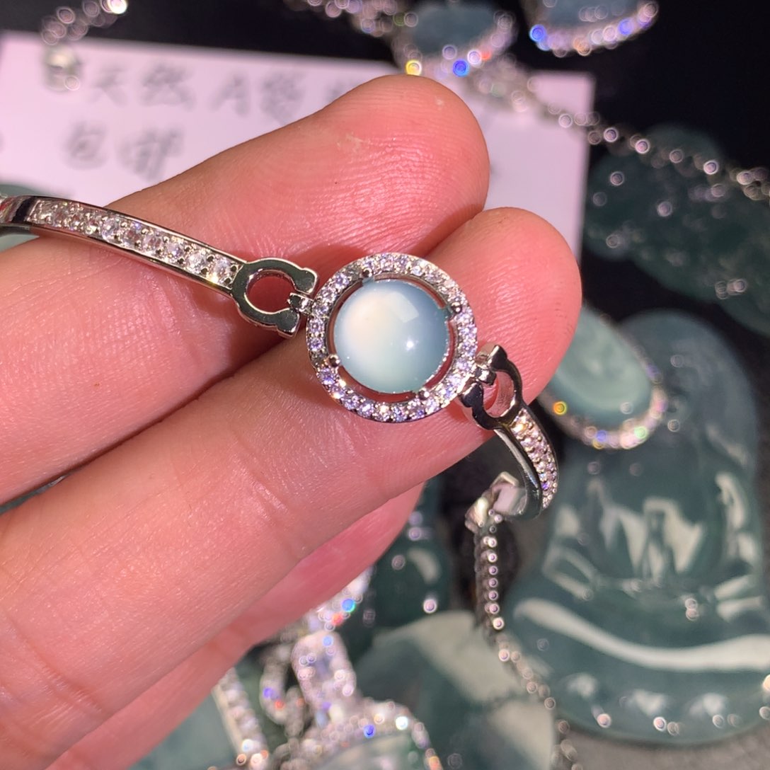 翡翠颈饰未镶嵌手链