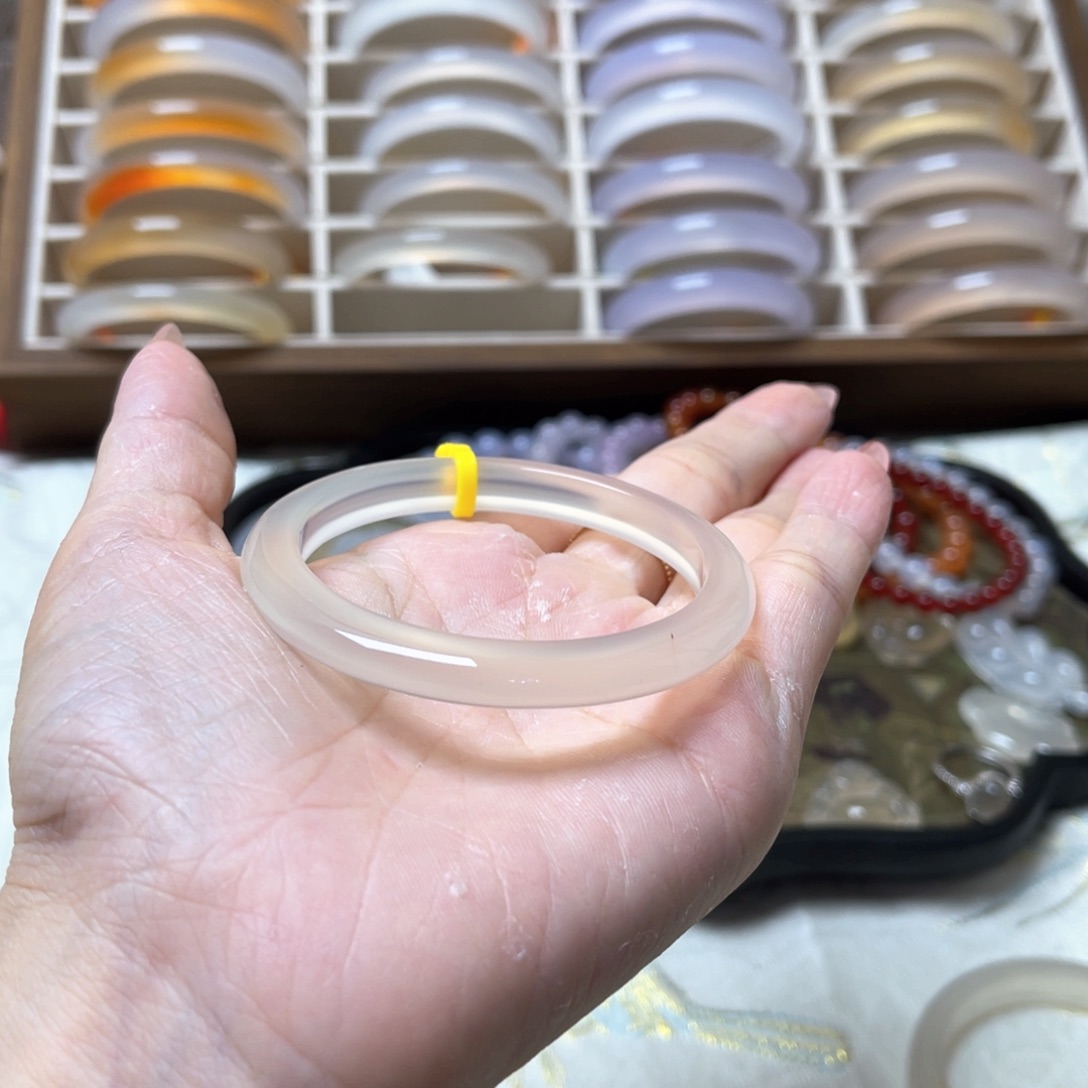 浅***✿玛瑙/玉髓手镯未镶嵌
