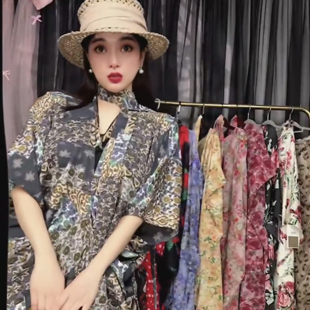 V领立裁显瘦遮肉富有韵味气质连衣裙