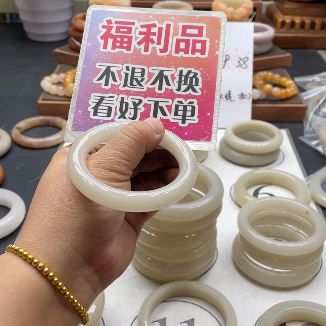 H***M石英岩玉未镶嵌手镯