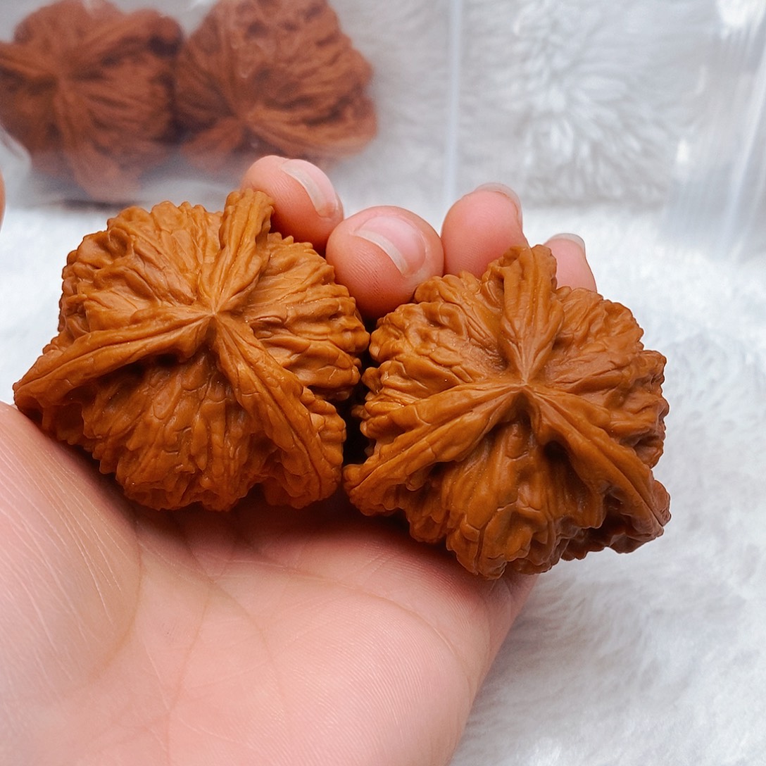 朝****文玩核桃吊坠三棱