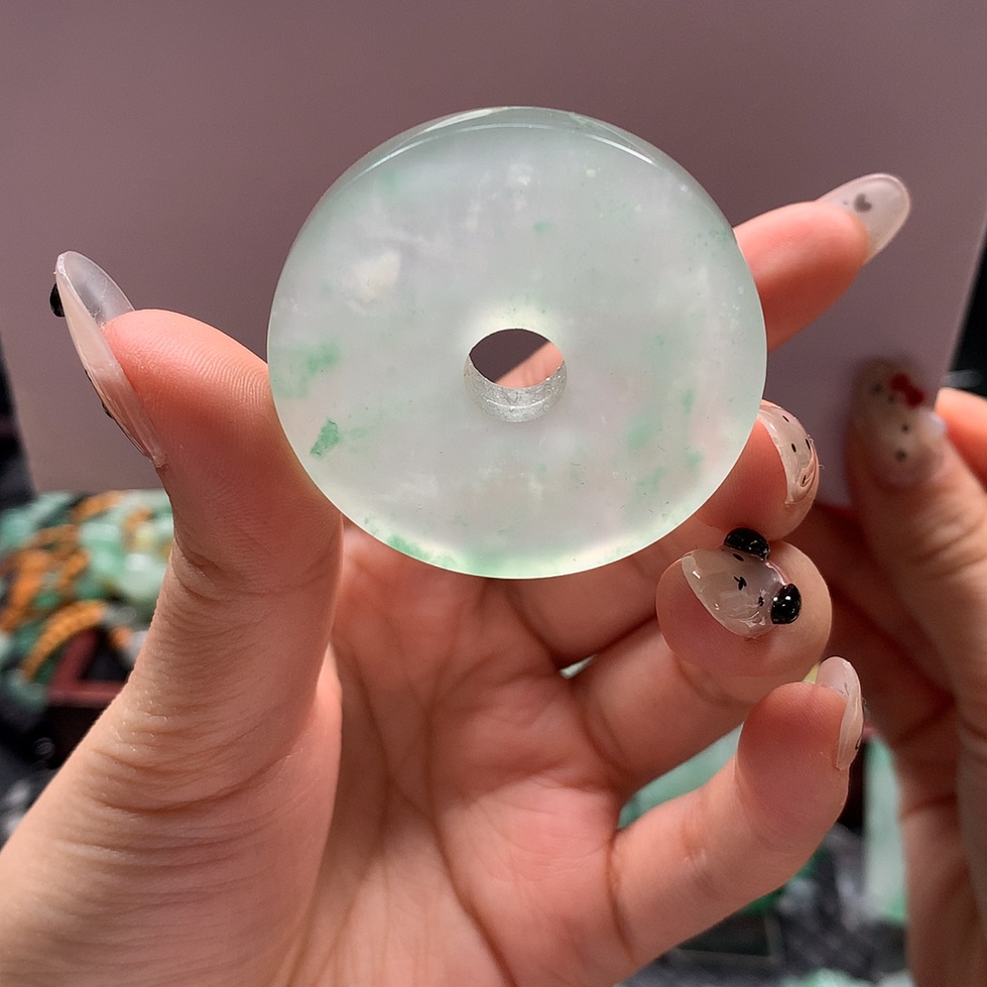 高***板石英质玉未镶嵌吊坠