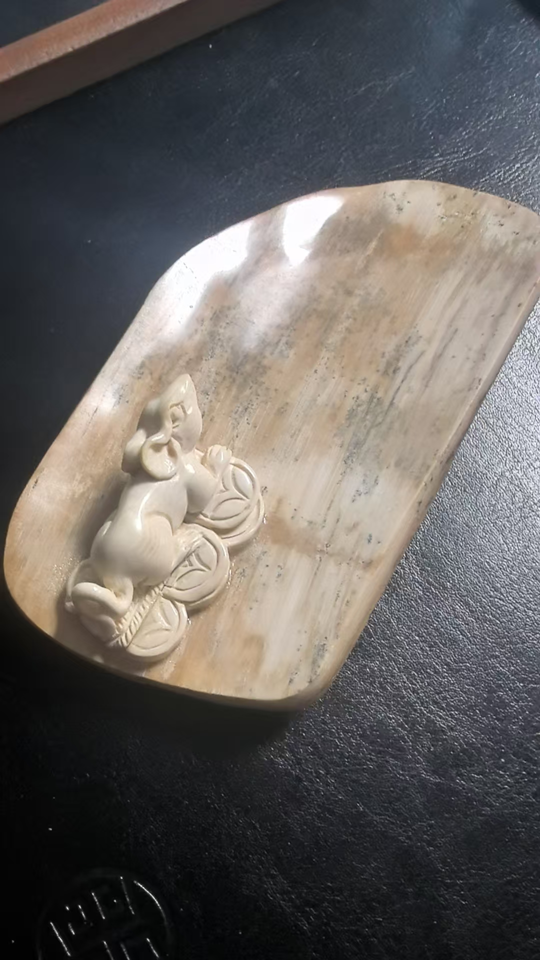 猛犸约130克雕刻件ZS4