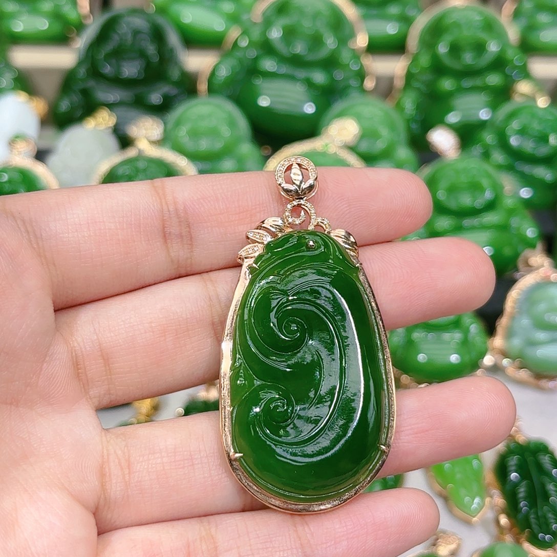 和田玉（碧玉）颈饰18K金镶嵌