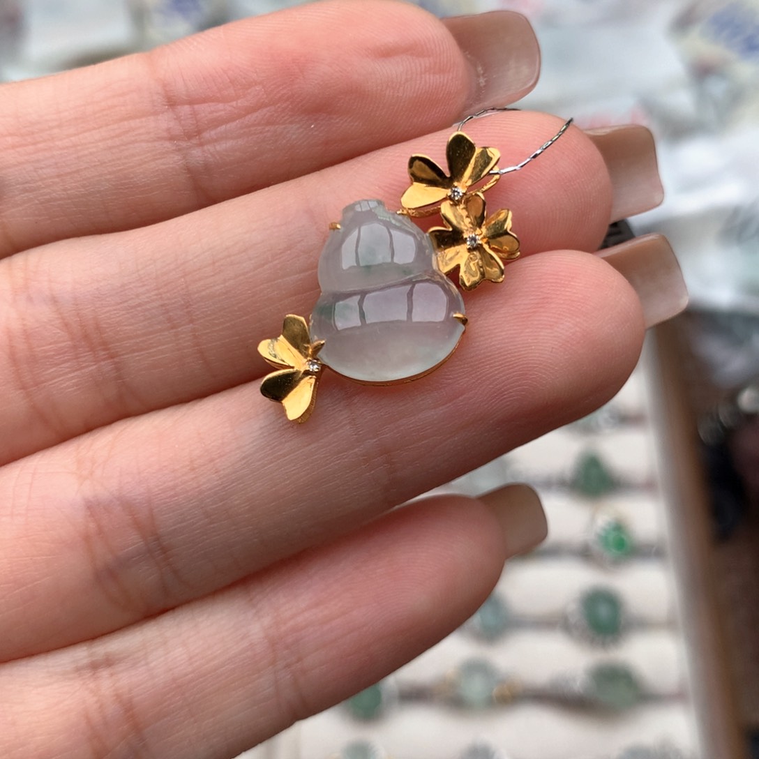 18K金镶嵌挂件翡翠