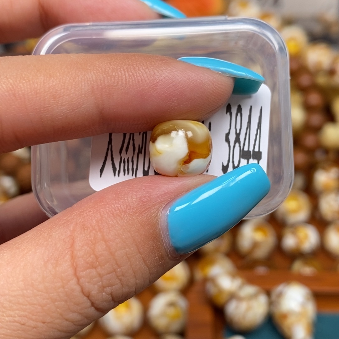 蜜蜡未镶嵌珠宝奇石3844