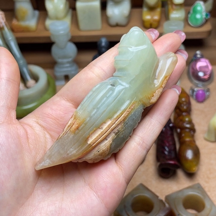 蛇纹石玉未镶嵌颈饰