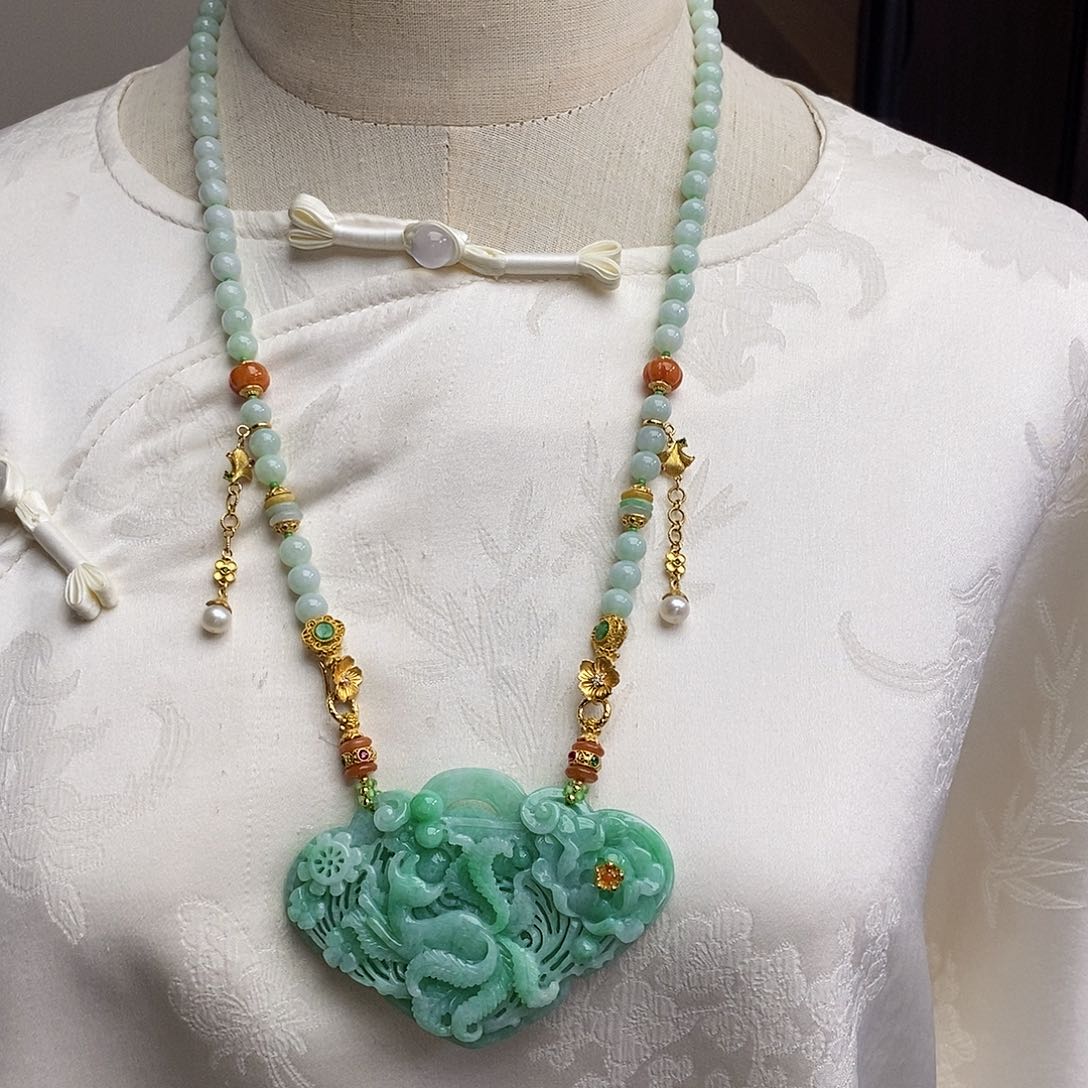 翡翠挂件未镶嵌天然