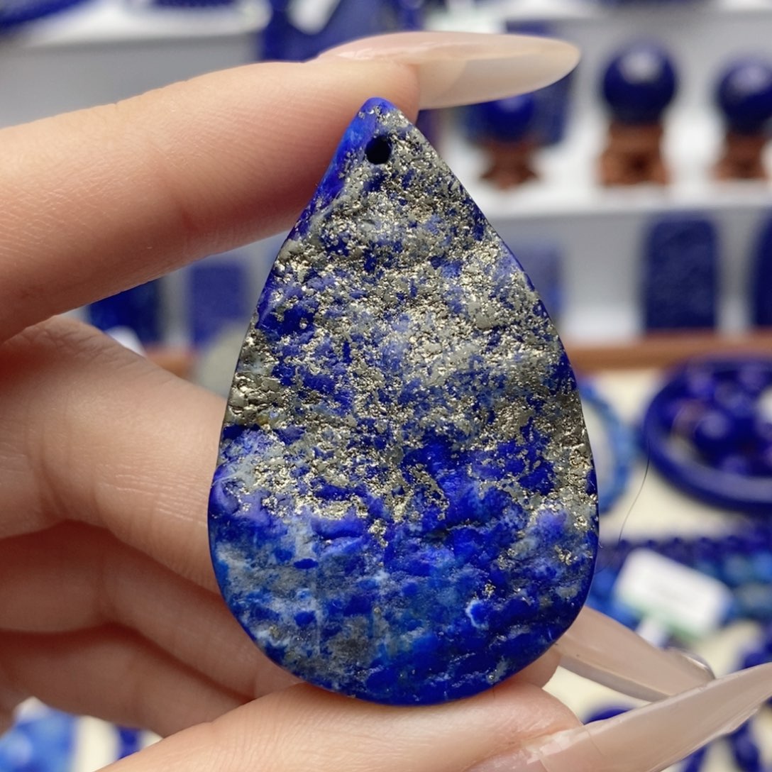 青金石未镶嵌颈饰