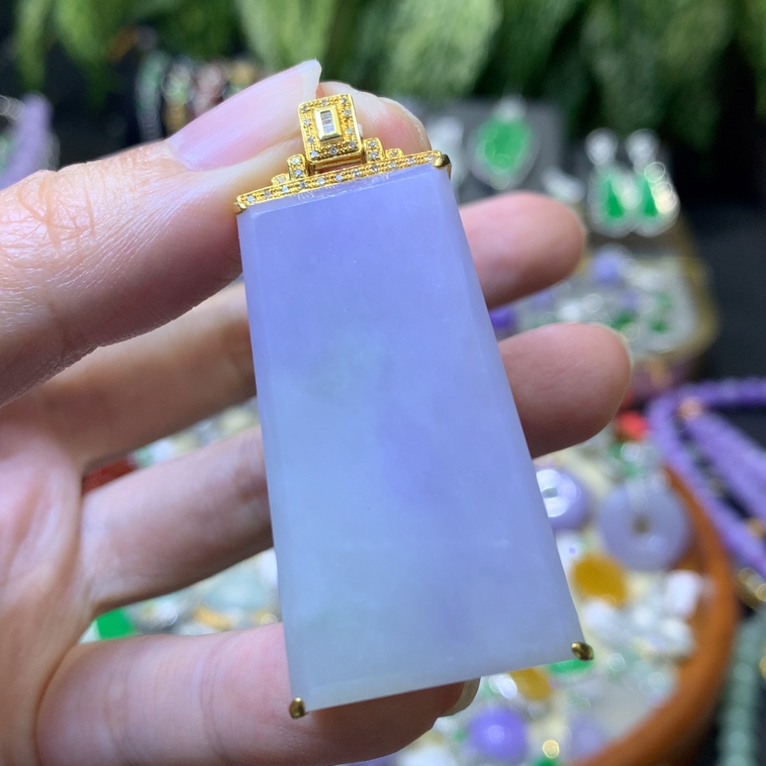 颈饰18K金镶嵌翡翠