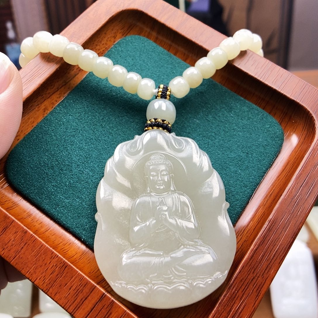 颈饰未镶嵌和田玉