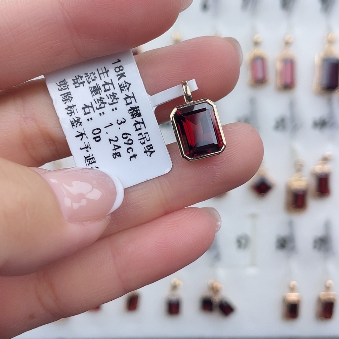 18K金镶嵌石榴石吊坠(不含链)