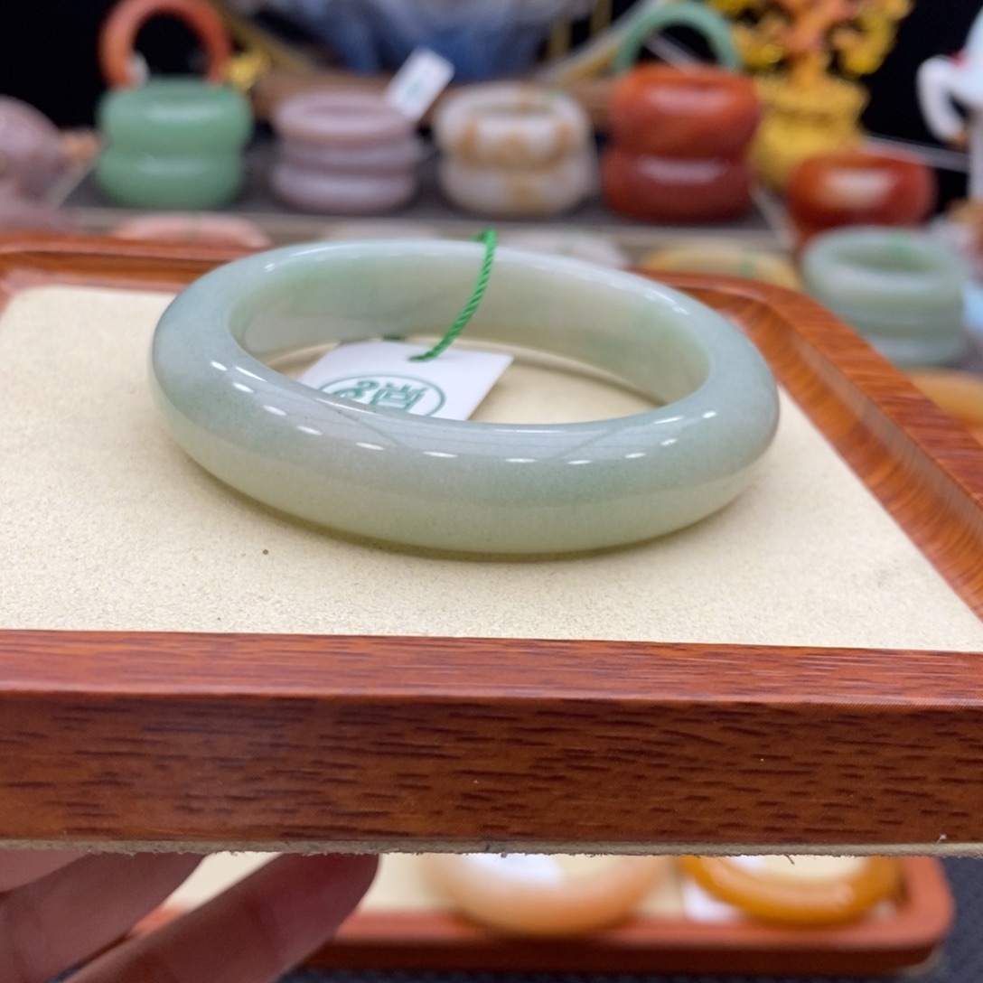 未镶嵌手镯石英质玉