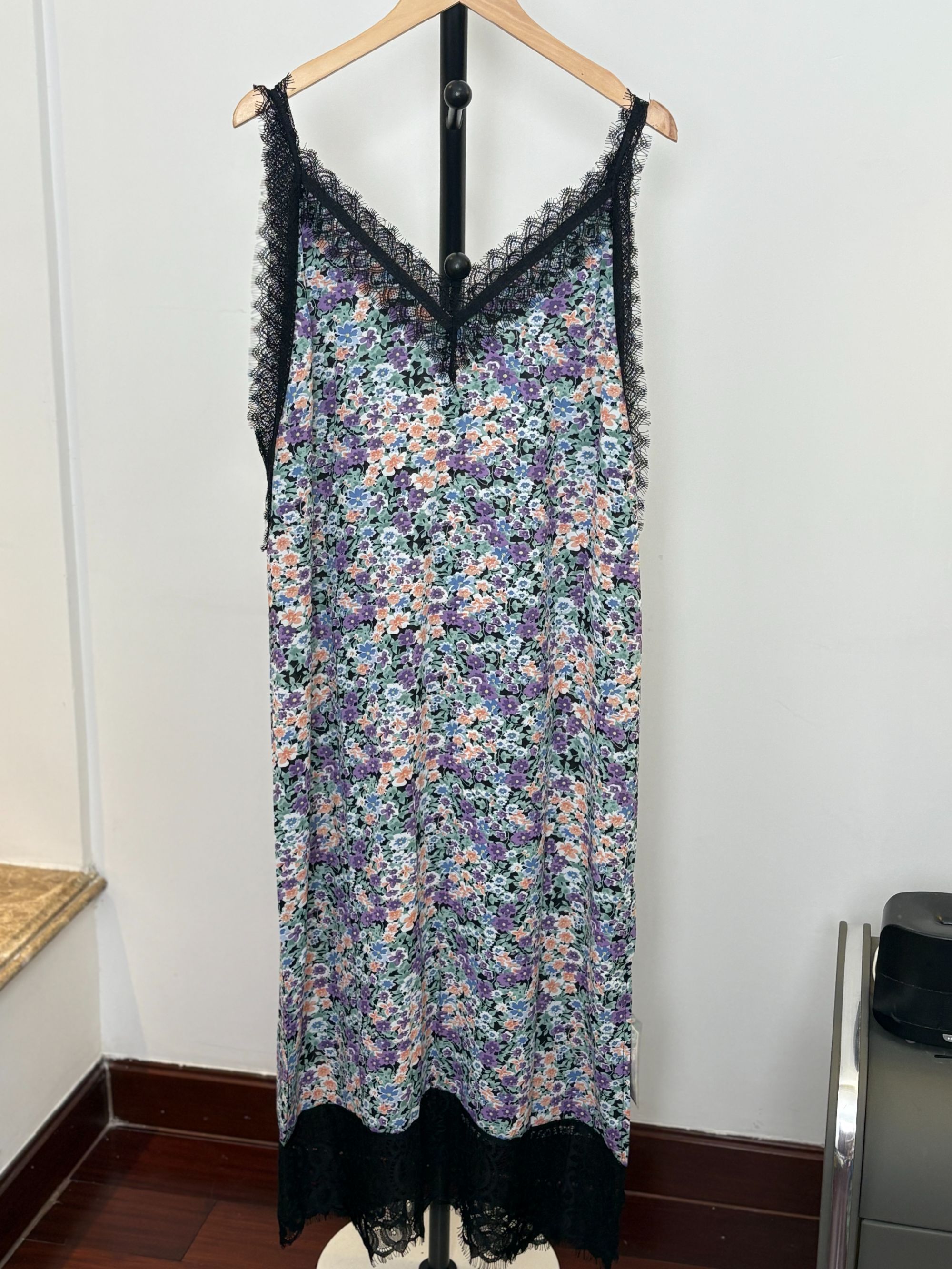 碎花女性感夏季印花V领女装气质吊带裙蕾丝拼接吊带