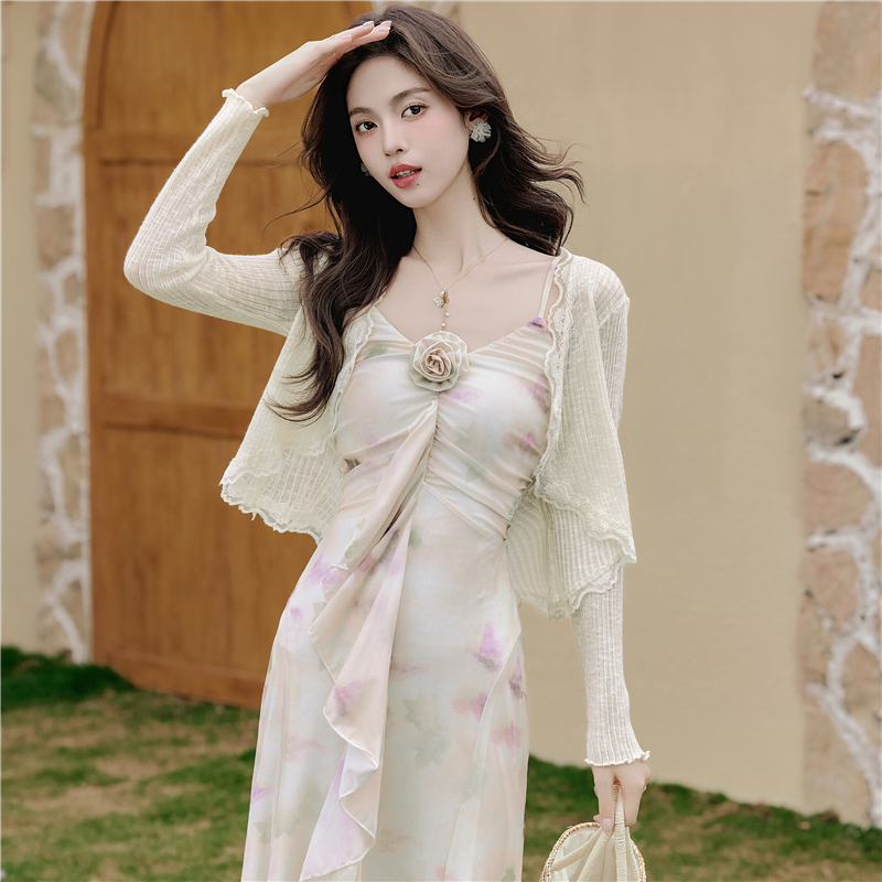 法式高级感绝美仙气裙子2025超火甜美碎花显瘦吊带海边度假连衣裙