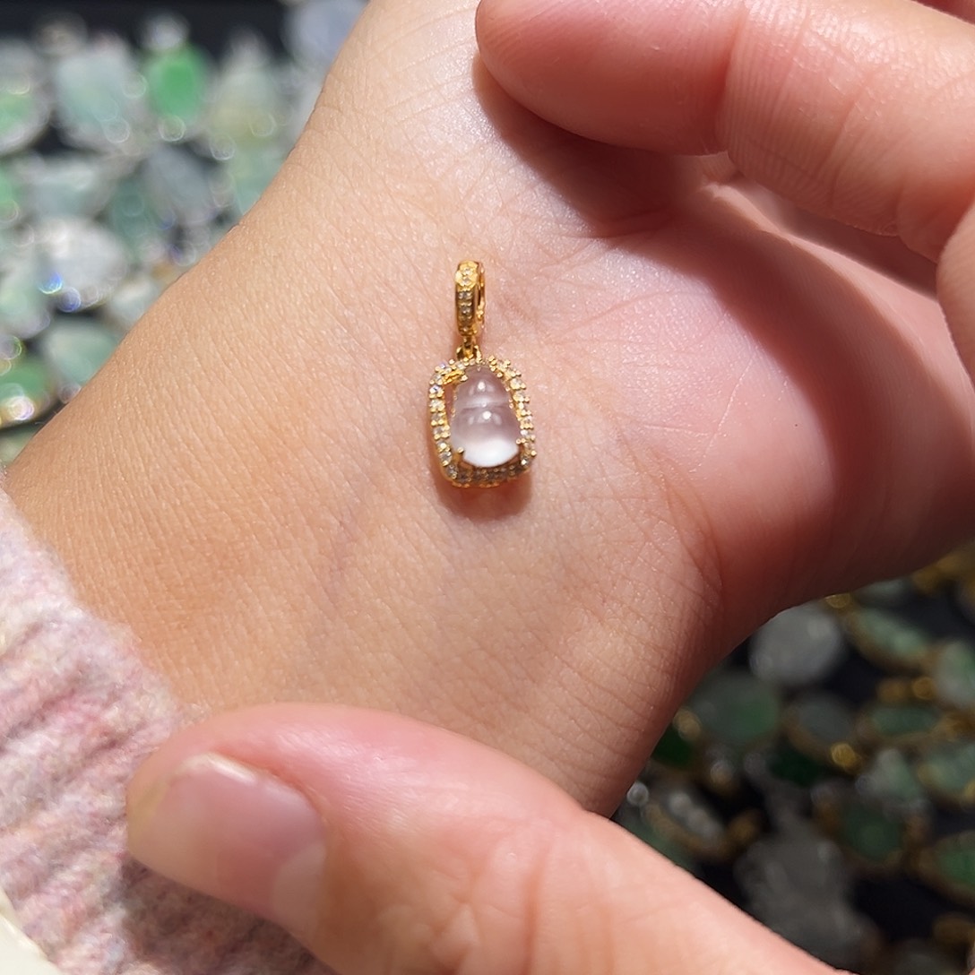 翡翠颈饰18K金镶嵌吊坠