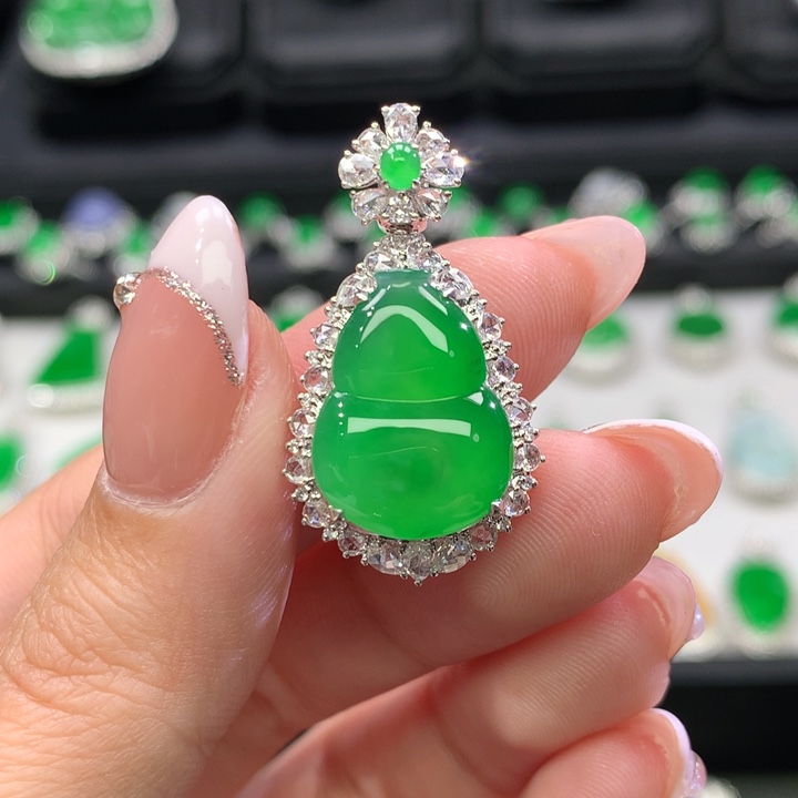 翡翠吊坠(不含链)18K金镶嵌