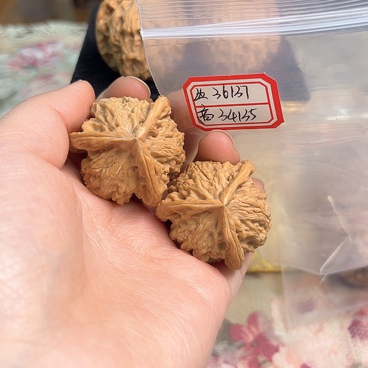 文玩核桃把件盘山三棱