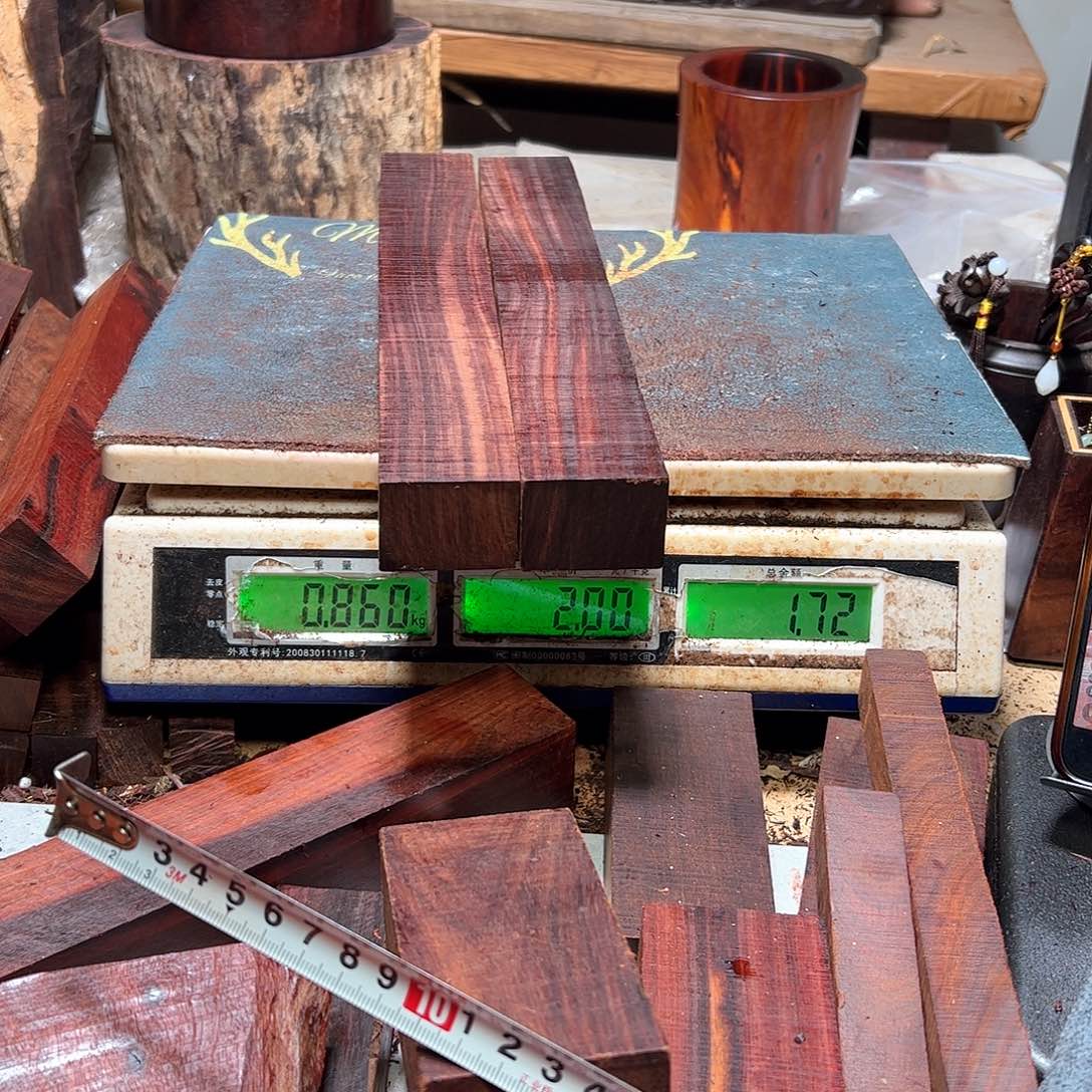 行***人檀香紫檀（小叶紫檀）