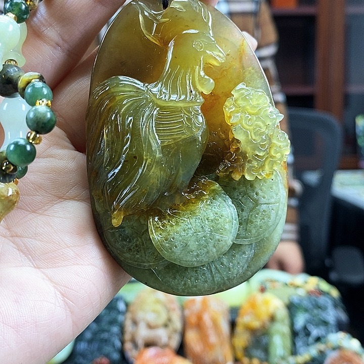 蛇纹石玉吊坠未镶嵌