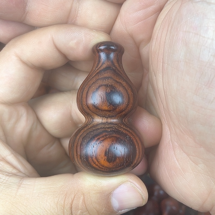 微凹黄檀（南美大红酸枝）