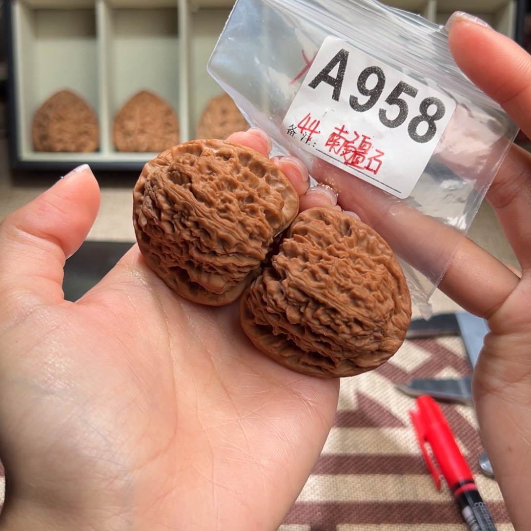 44南疆石文玩核桃