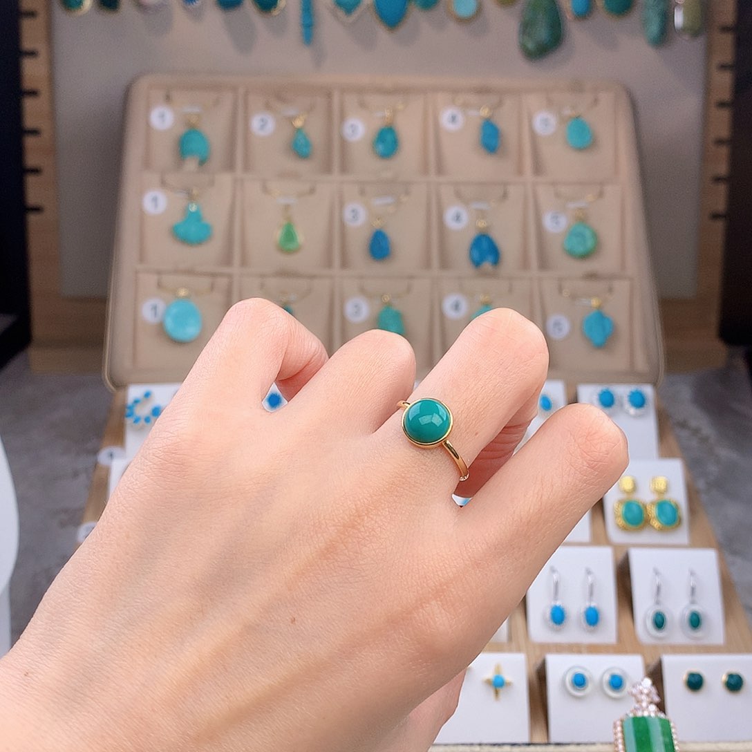 绿松石18K金镶嵌戒指