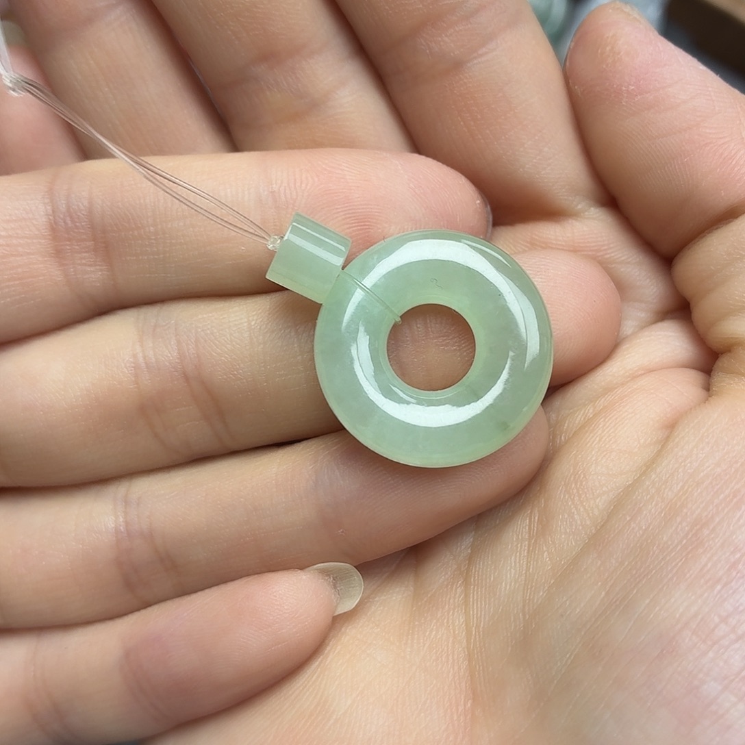 翡翠未镶嵌颈饰甜甜圈