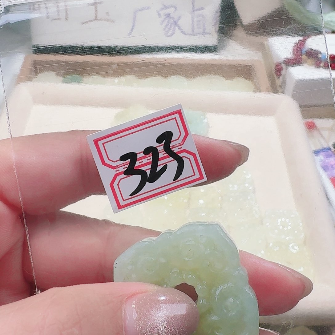 蛇纹石玉颈饰合金?***?精美礼品