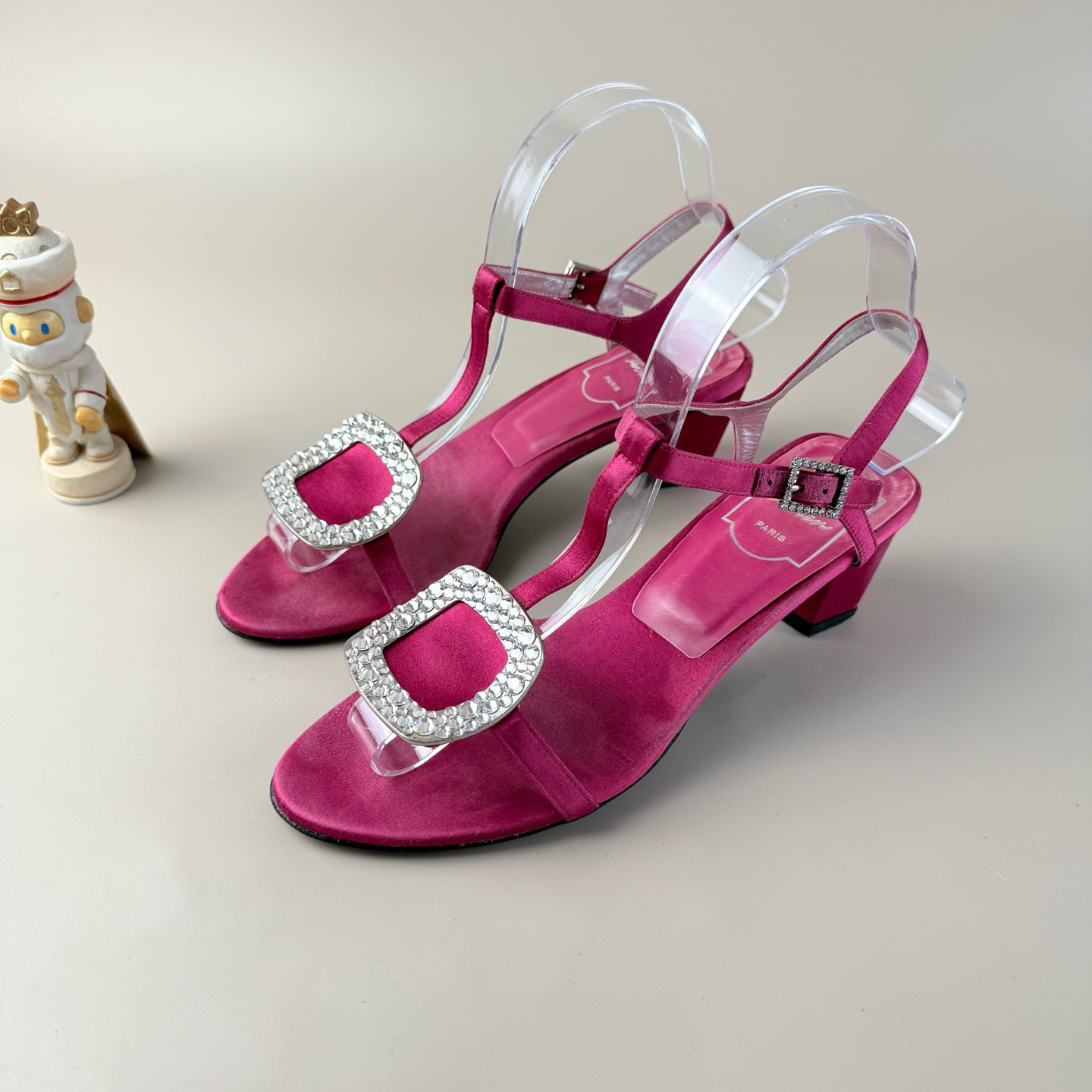 95新 Roger Vivier/罗杰·维威耶 银粉水钻凉鞋 36码 YLP4263