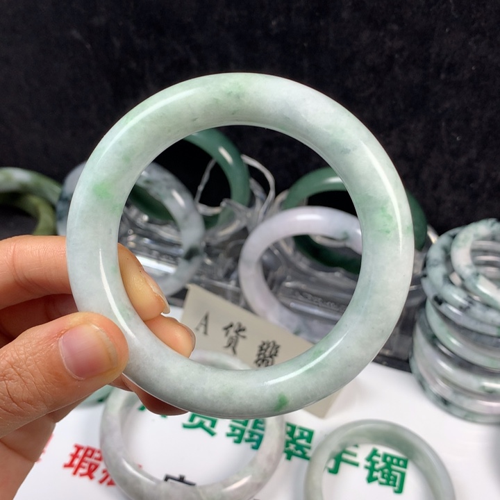 翡翠未镶嵌手镯7号。 55:3圈