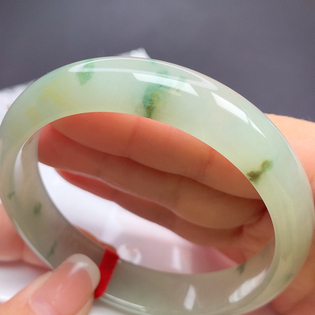 翡翠手镯未镶嵌l n n n n n n n n