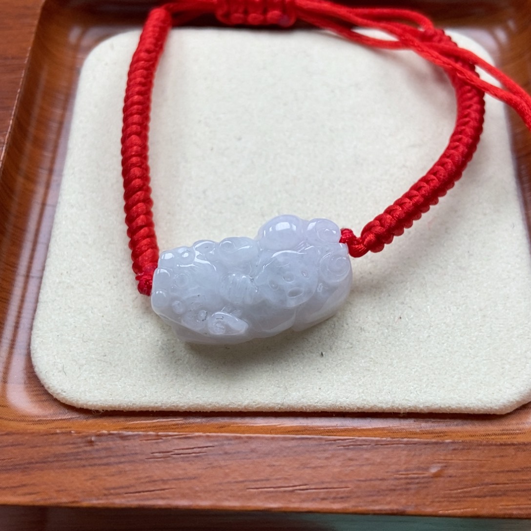 翡翠未镶嵌颈饰如意貔貅