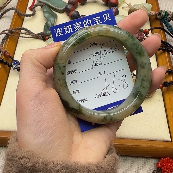 蛇纹石玉手镯未镶嵌y****?