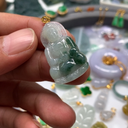 翡翠颈饰未镶嵌翡翠