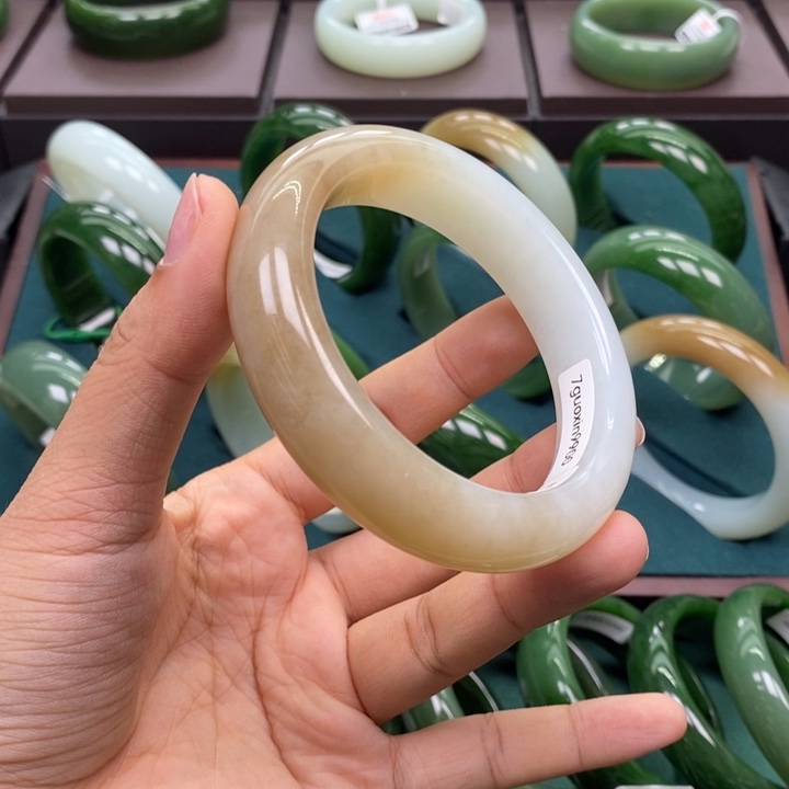 和田玉（糖玉）未镶嵌手镯