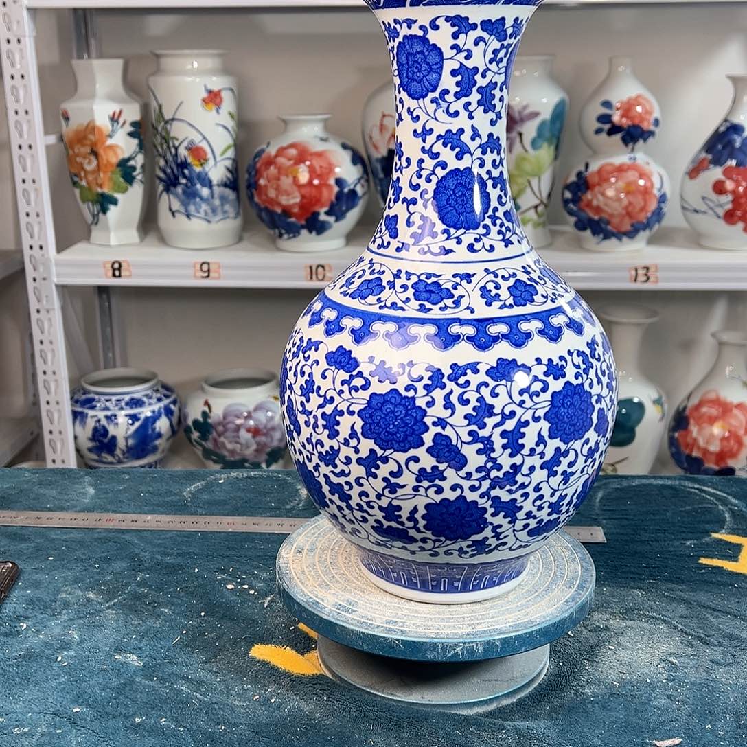 摆件景德镇陶瓷缠枝