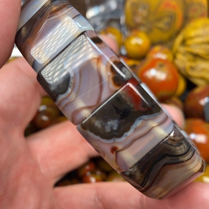 玛瑙/玉髓颈饰未镶嵌黑**?