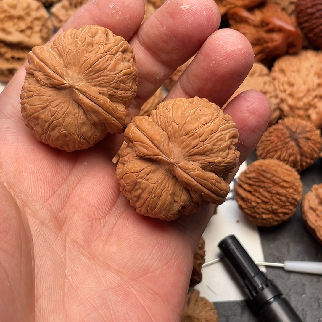 文玩核桃吊坠青**头元宝