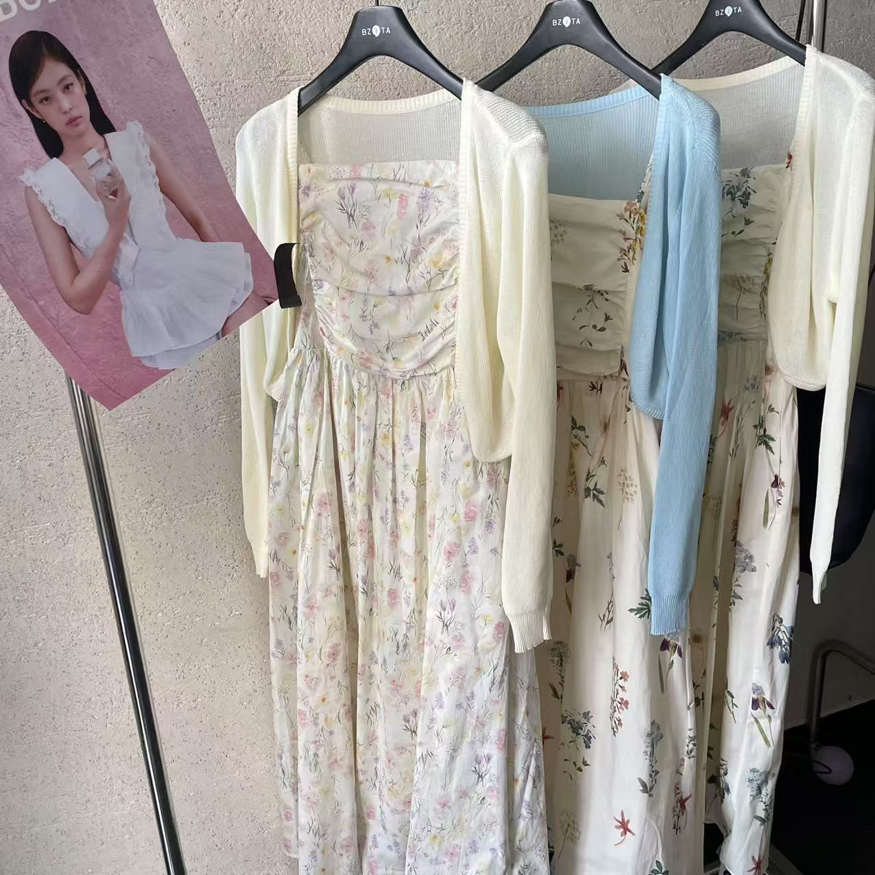 【 雨•美 推荐 】8710时尚百搭吊带碎花两件套