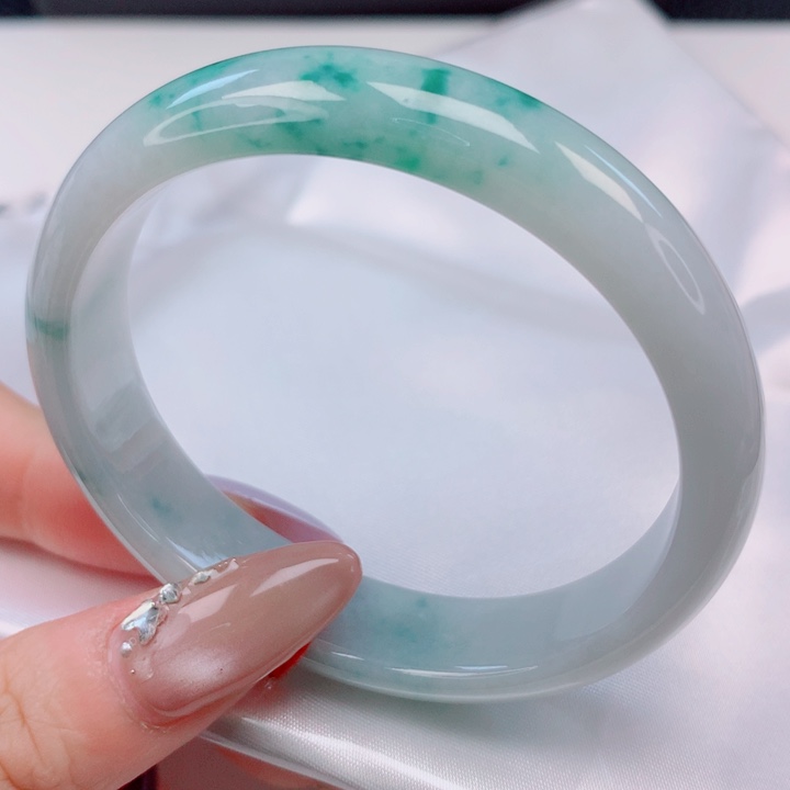 翡翠未镶嵌手镯（贵妃镯）