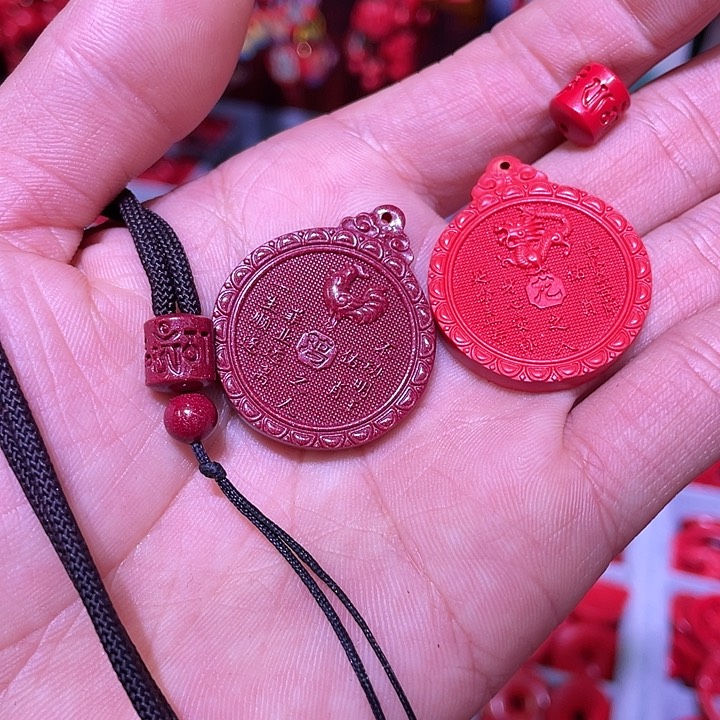 天然辰砂龙红的鸡紫的2套红绳