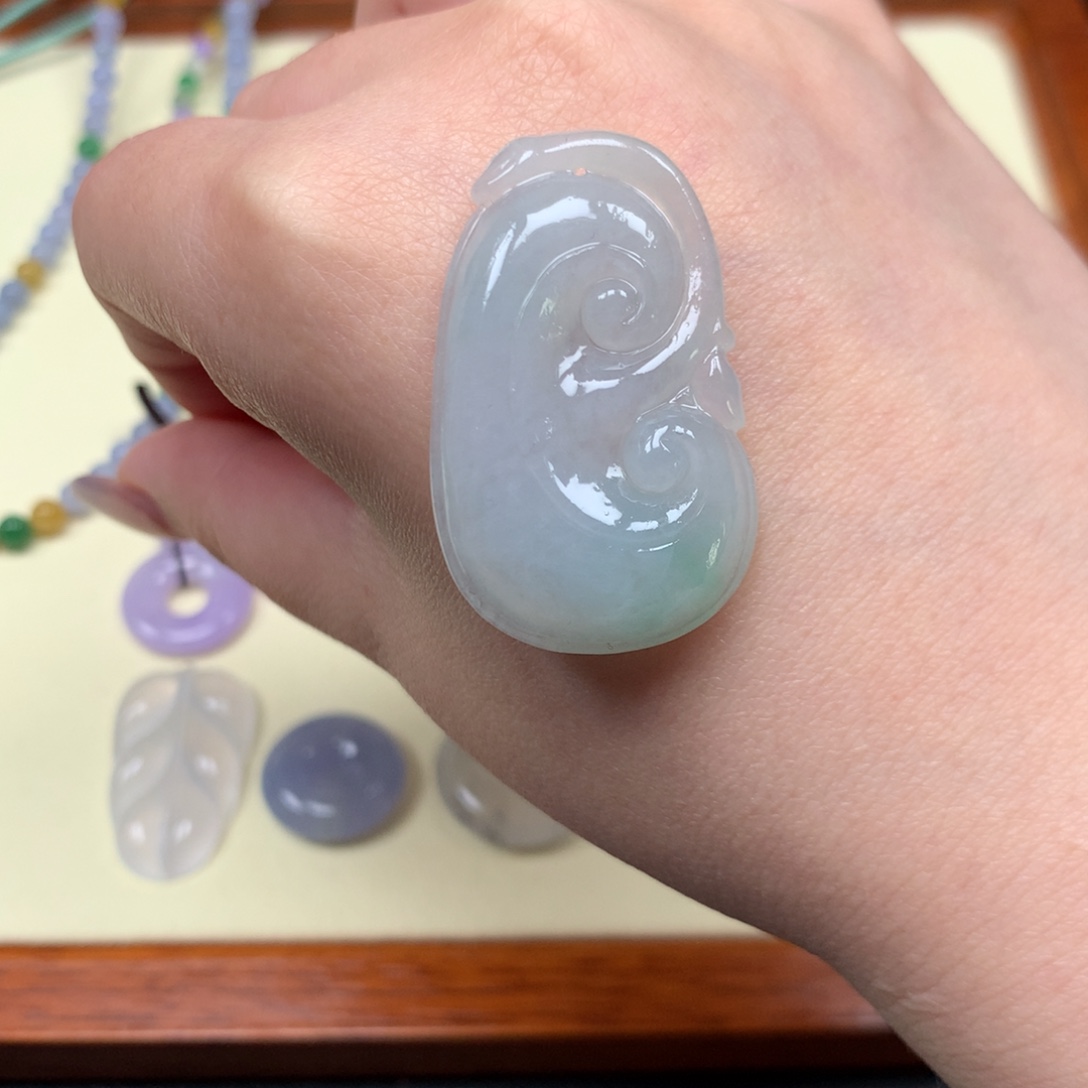 定制翡翠未镶嵌如意